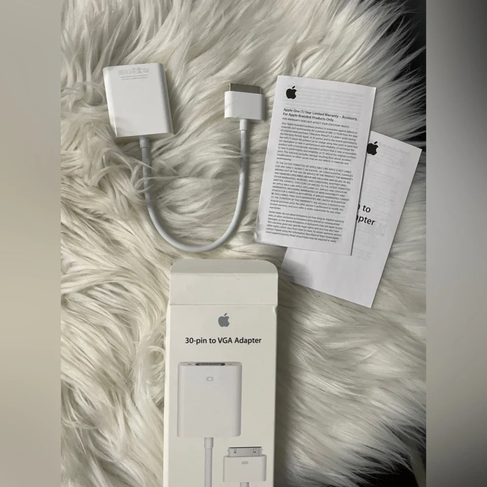 Original box Apple 30-pin to VGA adapter
